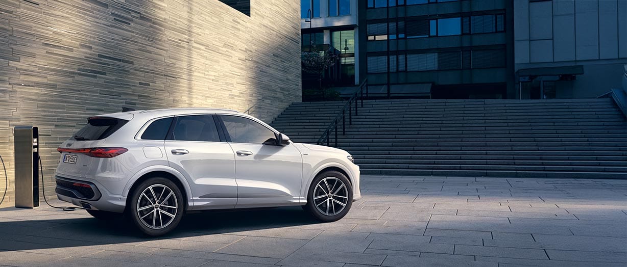 Der Audi Q5 SUV e-hybrid quattro S tronic